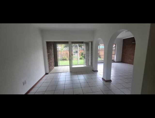 3 BEDROOM TOWNHOUSE FOR SALE IN RUSTIVIA